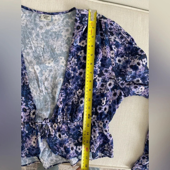 SUNDAY BEST Aritzia Kimberly Blouse Purple Floral Feminine Cropped Tie Size M - Picture 10 of 11